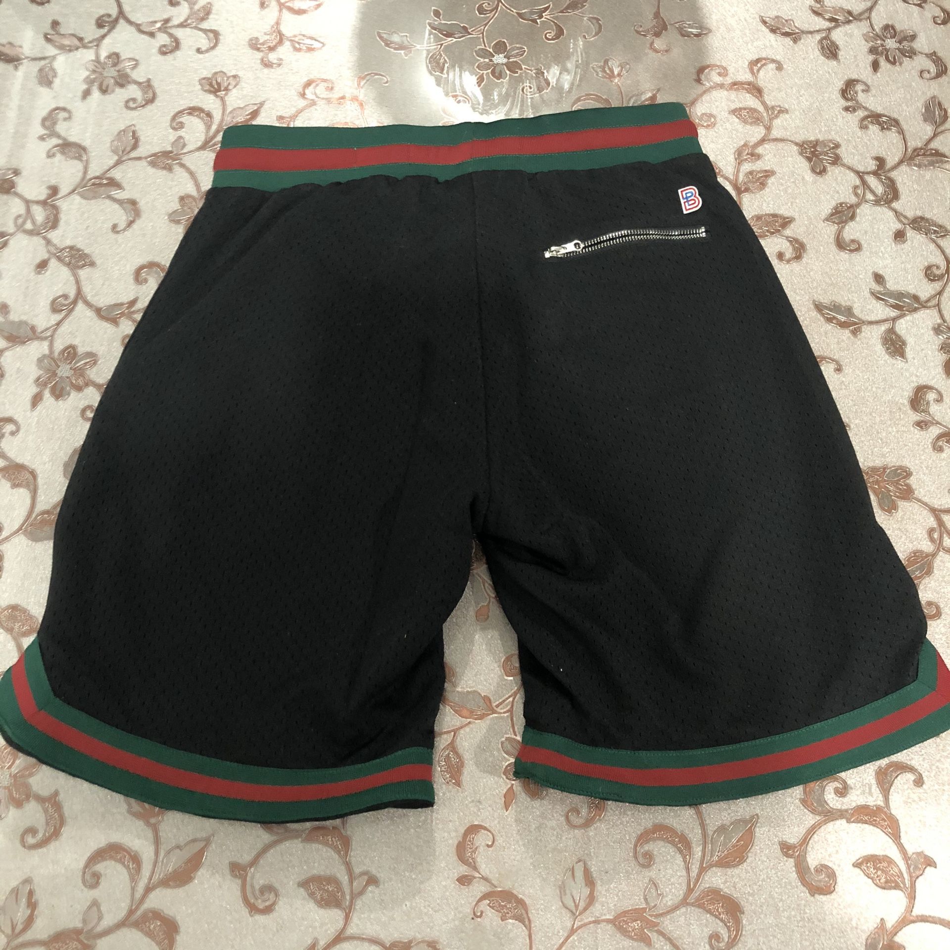 Basketball zipper shorts Size M