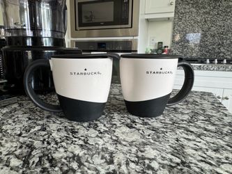 Set of 2 Starbucks Barista plastic travel mugs with lids