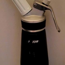 Good Cond Castlewiz Professional Whipped Cream Dispenser