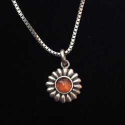 925 Sterling Silver Boxchain with 925 Sterling Silver & Amber Pendant