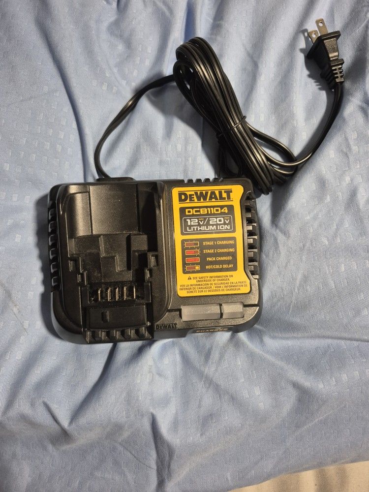 DEWALT 12V MAX/20V MAX Lithium Ion Battery Charger, 4 Amp (DCB1104)
