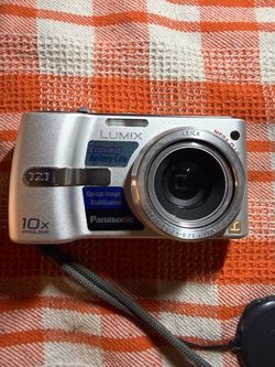 Panasonic LUMIX DMC: TZ1 5 MP ( 2016 ) 10 X Optical Zoom Color : Silver