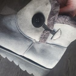 Women's.  Slipper Boots.  New. Deltona 