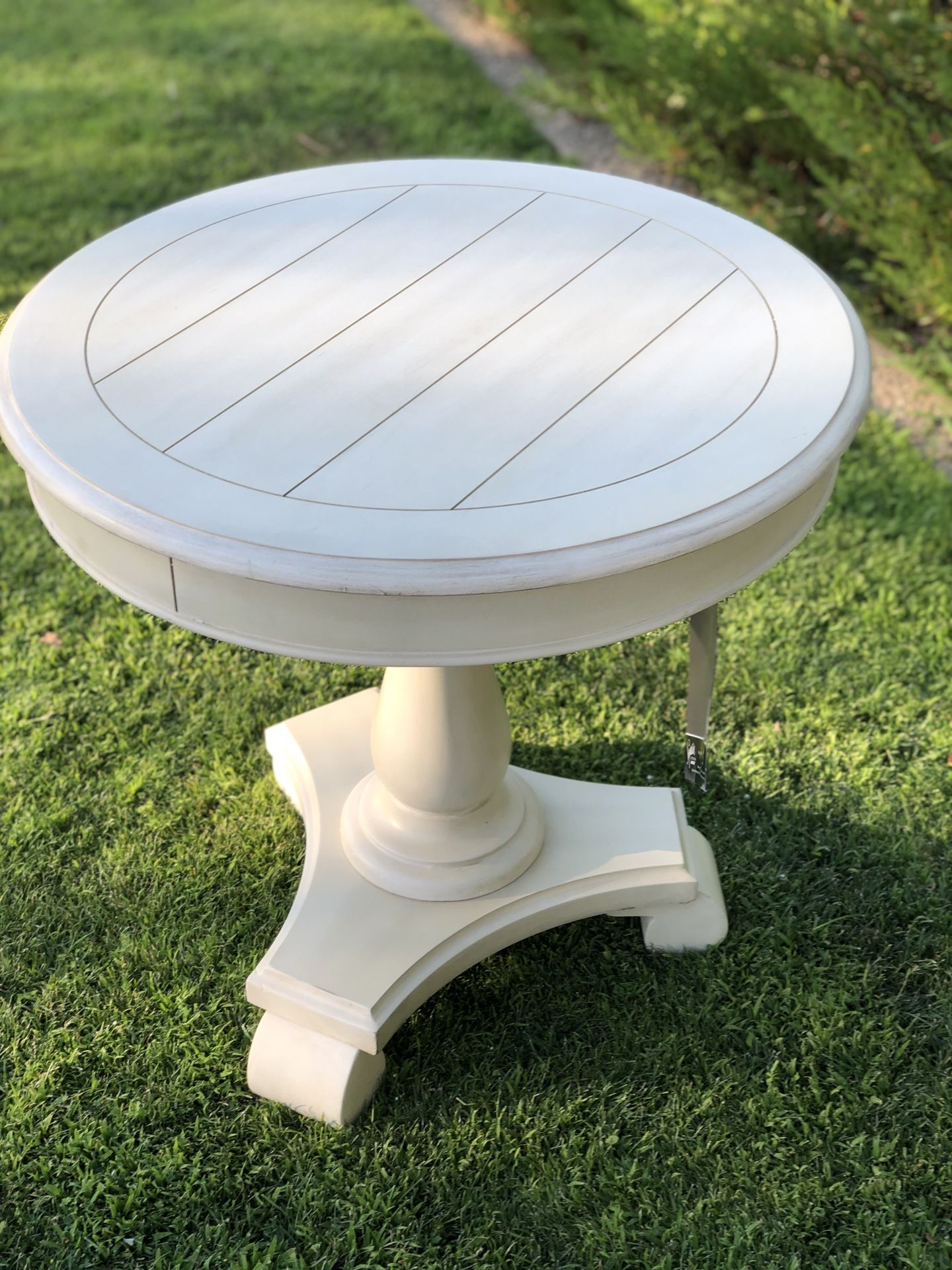 Cottage style accent table