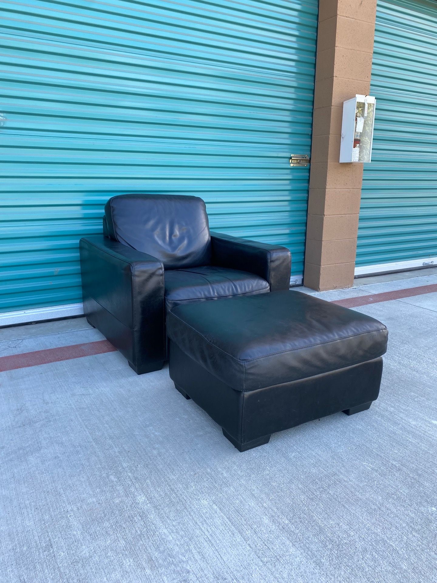 Contemporary Italsofa Black Leather Armchair w/ Ottoman •FREE DELIVERY•