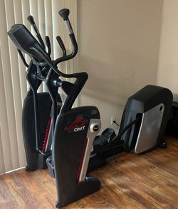 Smooth Fitness Agile DMT Elliptical / Dynamic Motion Trainer