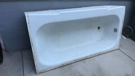 Vintage Cast Iron Bathtub - Heavy Duty / Great Condition  [ Alcove Style ]