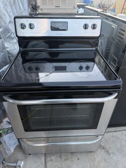 Frigidaire Electri Stove Oven Range / Estufa Electrica