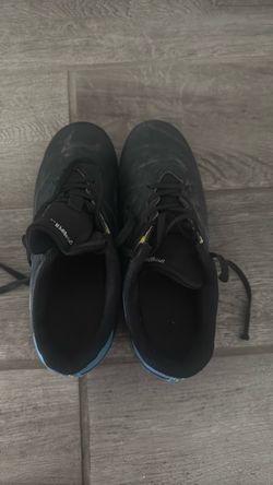 Kid’s soccer shoes  size 1.5