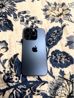 iPhone 15 pro in pristine condition iCloud lock for parts only