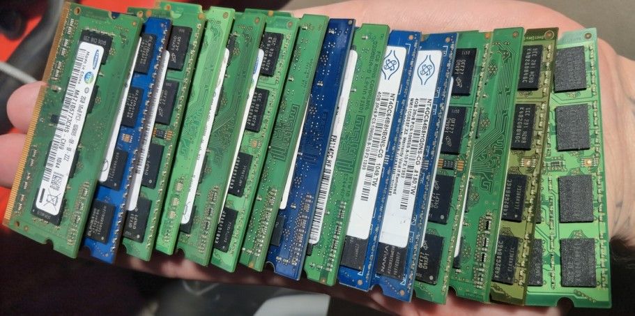 Lot Of 16 Sticks DDR 3 Laptop RAM 2 & 4GB, Black Friday Sale 