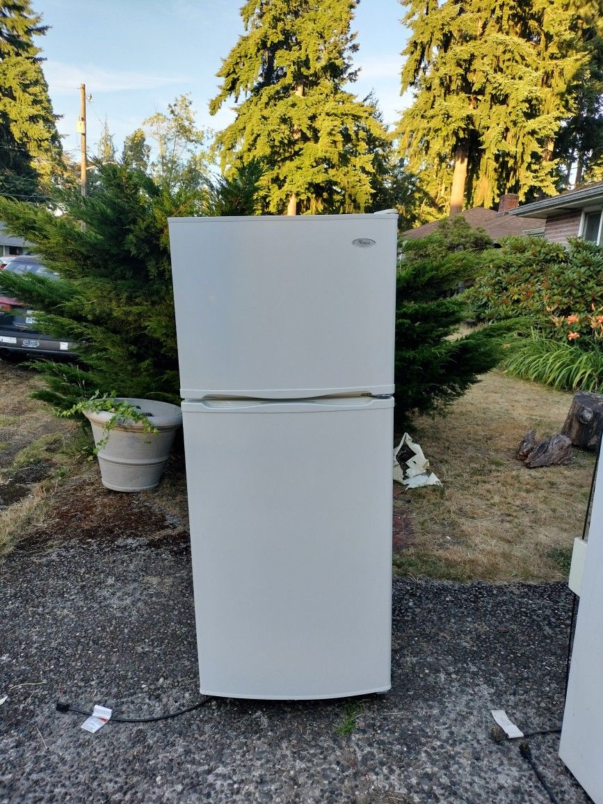 Whirlpool Apartment Size Refrigerator - Can Deliver