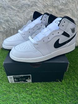 Air Jordan 1 Mid GS White Black Size 5Y
