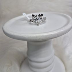 Beautiful Elegant Ring Size #8...High Quality Jewelry Hypoallergenic Waterproof Non Tarnish Excellent Quality 