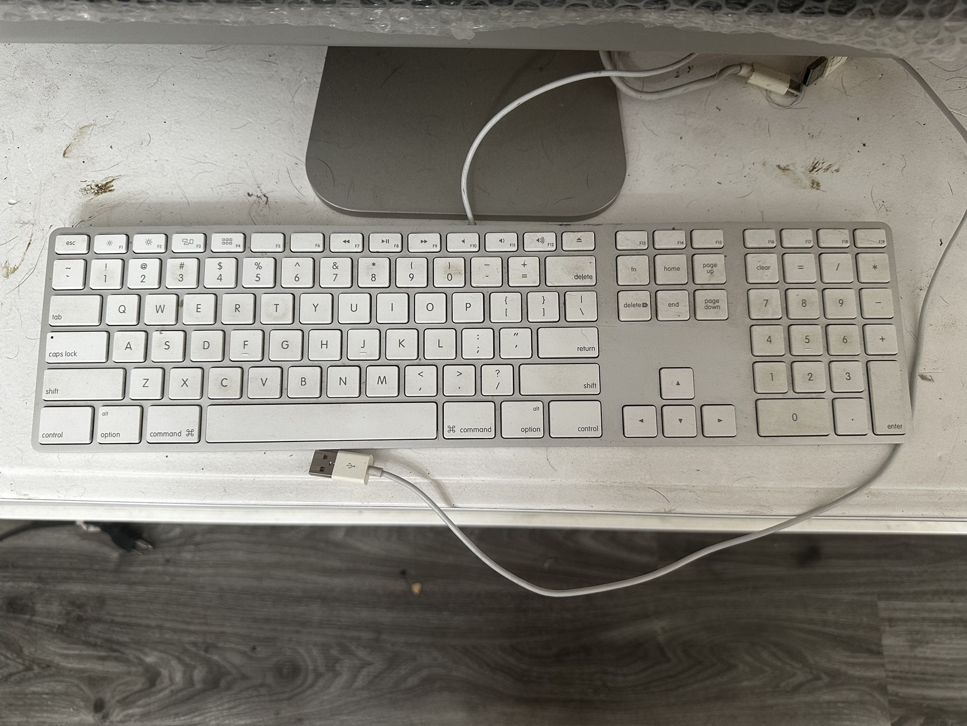 Apple A1243 Keyboard With USB Connector
