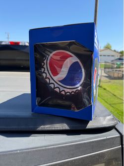 Pepsi 6-Can Mini Fridge with Animated Effect - NEW 🔥