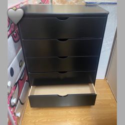 Dresser No Knobs 