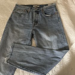 Womans Levi’s Size 30 
