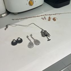 10 Pieces Costume Jewelry 