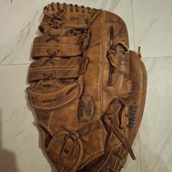 Nokona AMG*400 glove