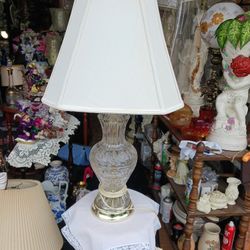 REALLY NICE LOOKING VINTAGE  TABLE LAMP  Works Great  31 INCHES TALL 