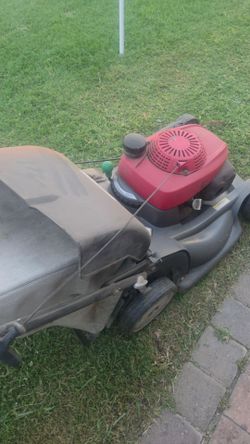 Honda Gas self-propelled Lawn Mower with Bag