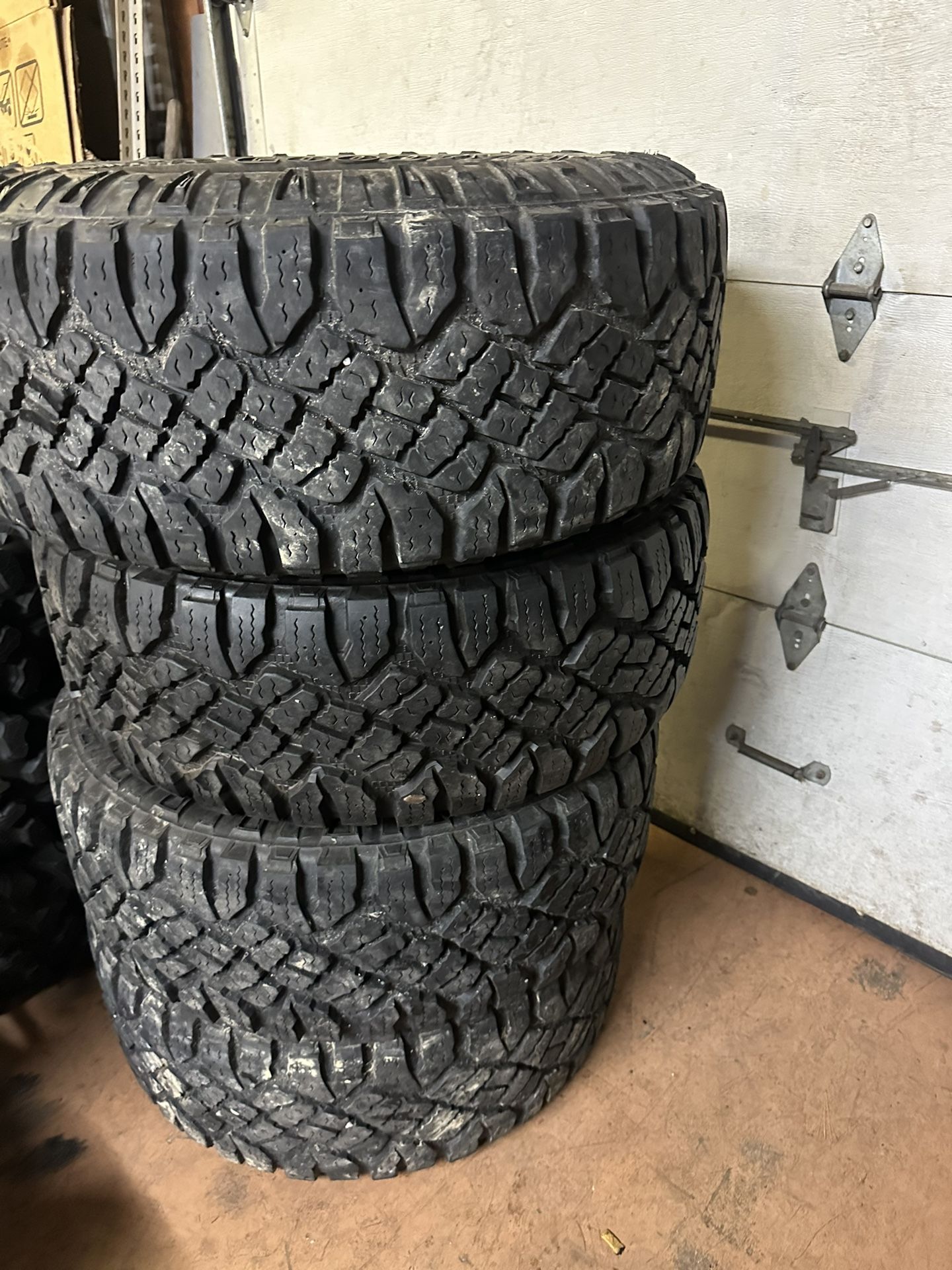 4- Tires 33x12.50R15 GoodYear wrangler DURATRAC