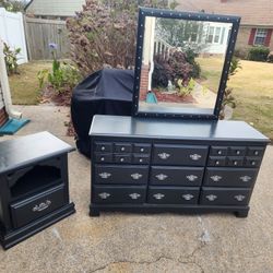 9 Drawer Dresser with Mirror and 1 Nightstand