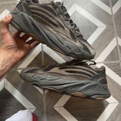 yeezy 700 v2 geode