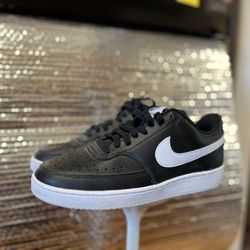 Nike Court  8.5 Black And White 