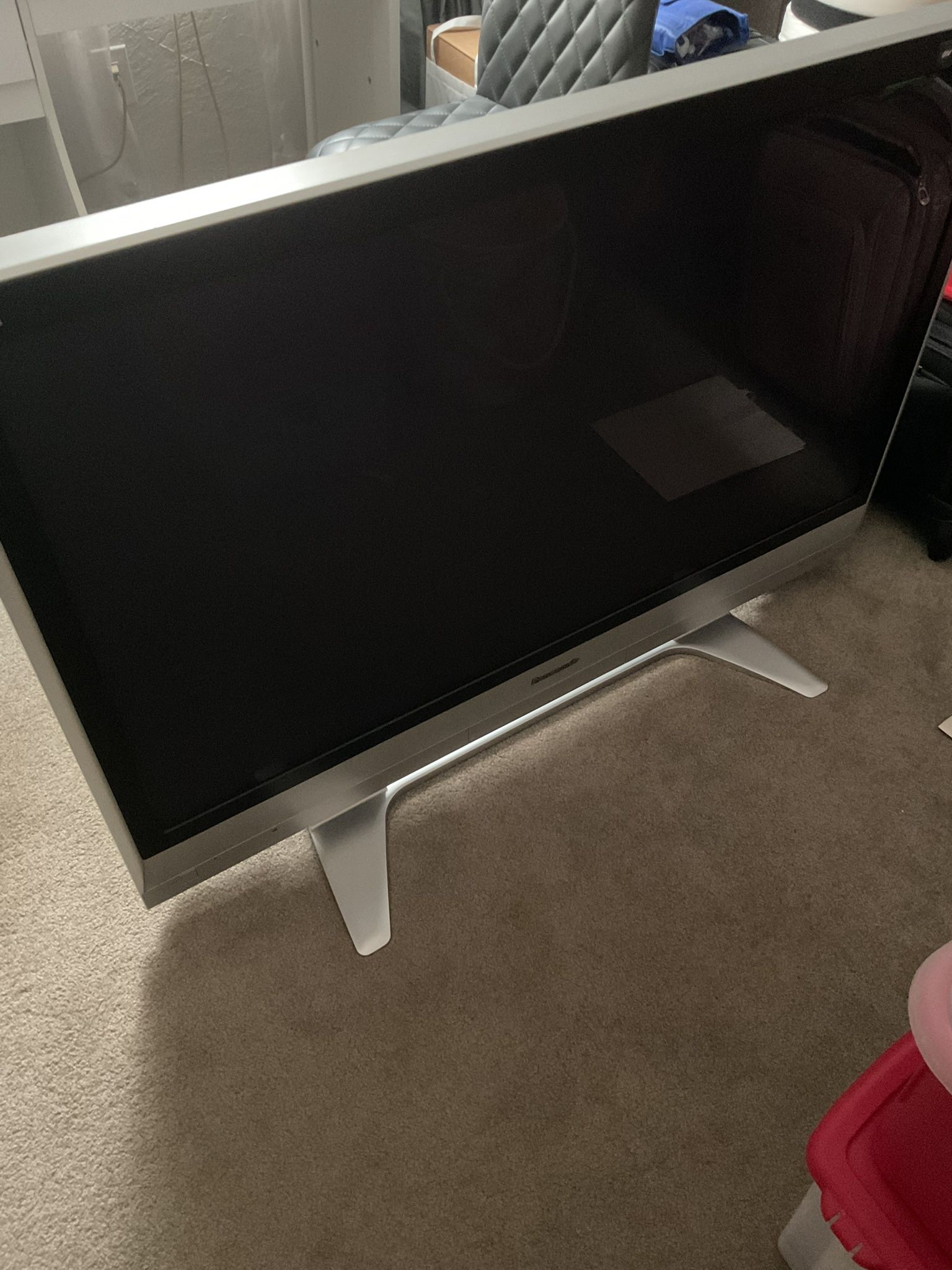 Rolling Club/dining Chair55” Flat Screen Panasonic TV.