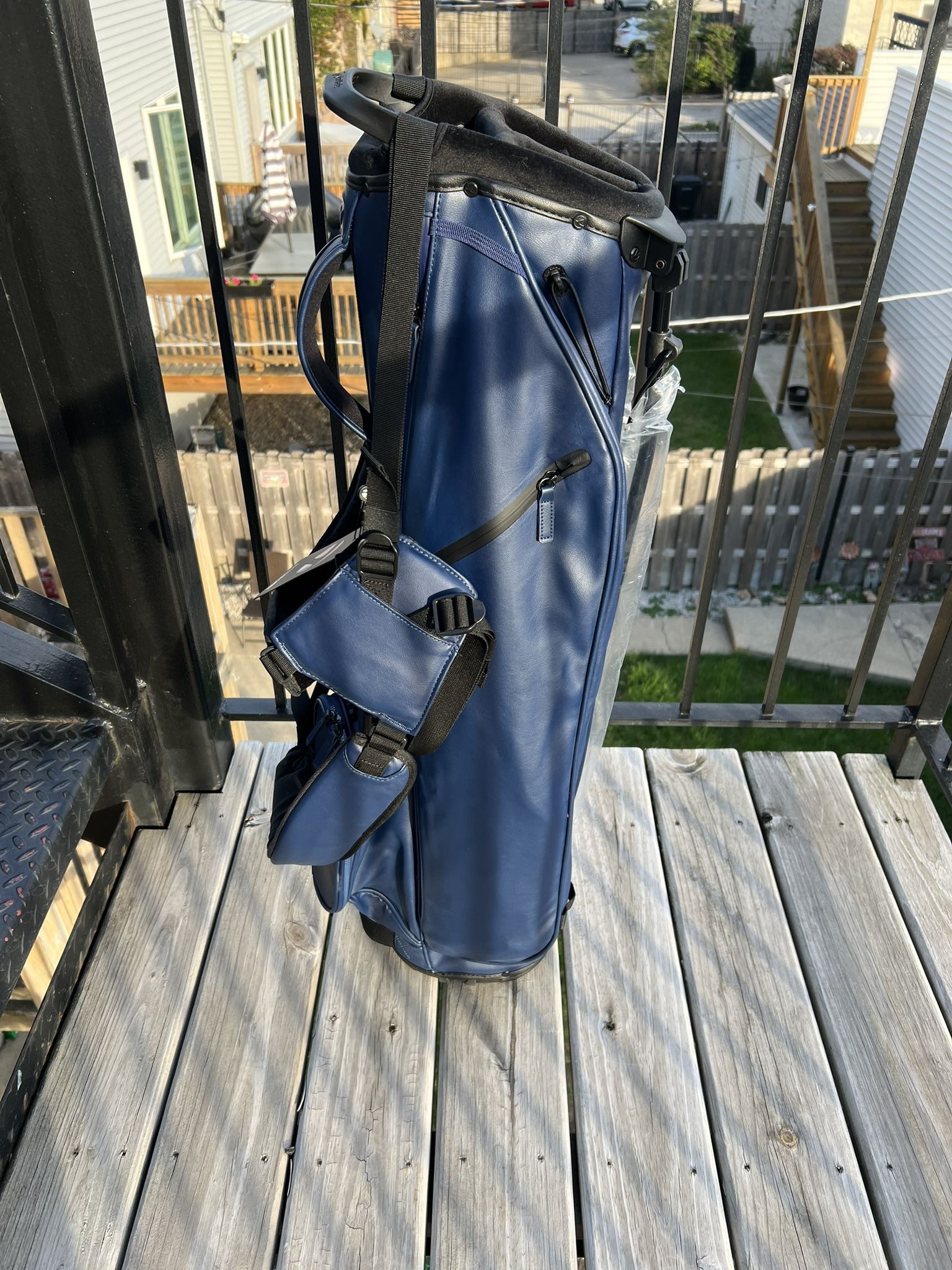 Brand New Taylormade FlexTech Carry Premium 3 way Stand Bag Navy Leather Golf Bag