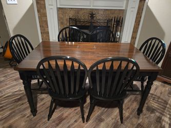 Beautiful kitchen dining table with 6 chairs