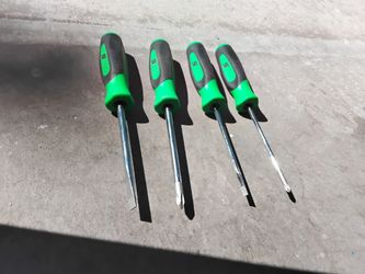 SNAP-ON 4 PIECE MINI SCREW DRIVER SET COMFORT GRIP HANDLES IN GREEN