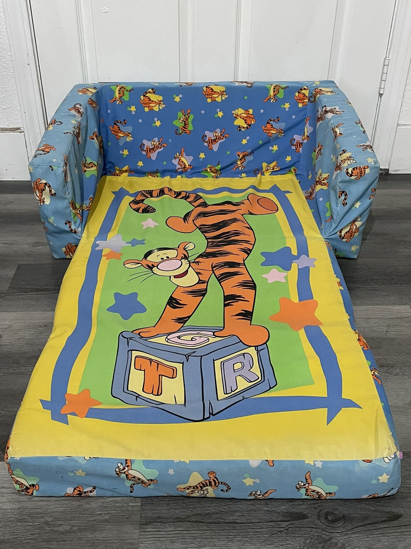 Vintage Disney Tigger 2004 Sofa Flip Open 2 In 1