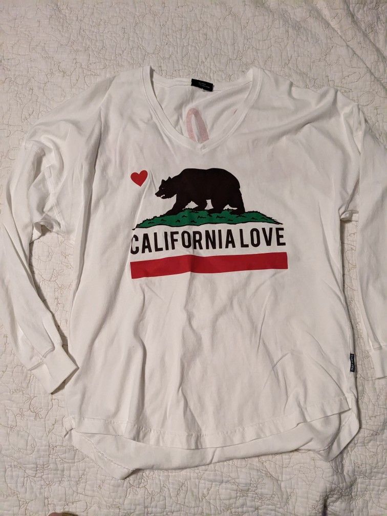 California Oversized White Shirt Size M And Tie Dye Hoodie Size Womens XL