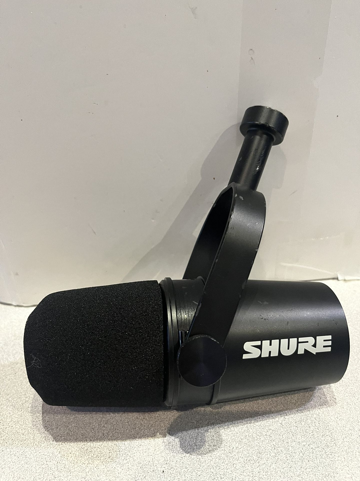 SHURE MV7X podcasting, Recording, Live Streaming microphone XLR Pro Quality dynamic Mic