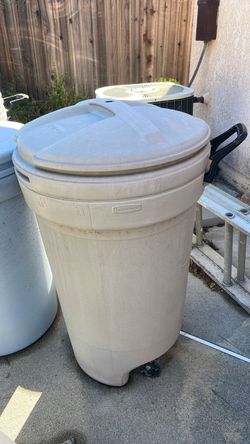 Garbage can