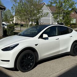 2024 Tesla Model Y Long Range - 12k mi - White - 20” Wheels