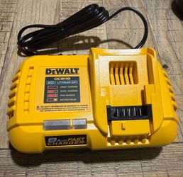 DEWALT 20V MAX / 60V MAX FLEXVOLT Lithium-Ion Fan Cooled Fast Battery Charger