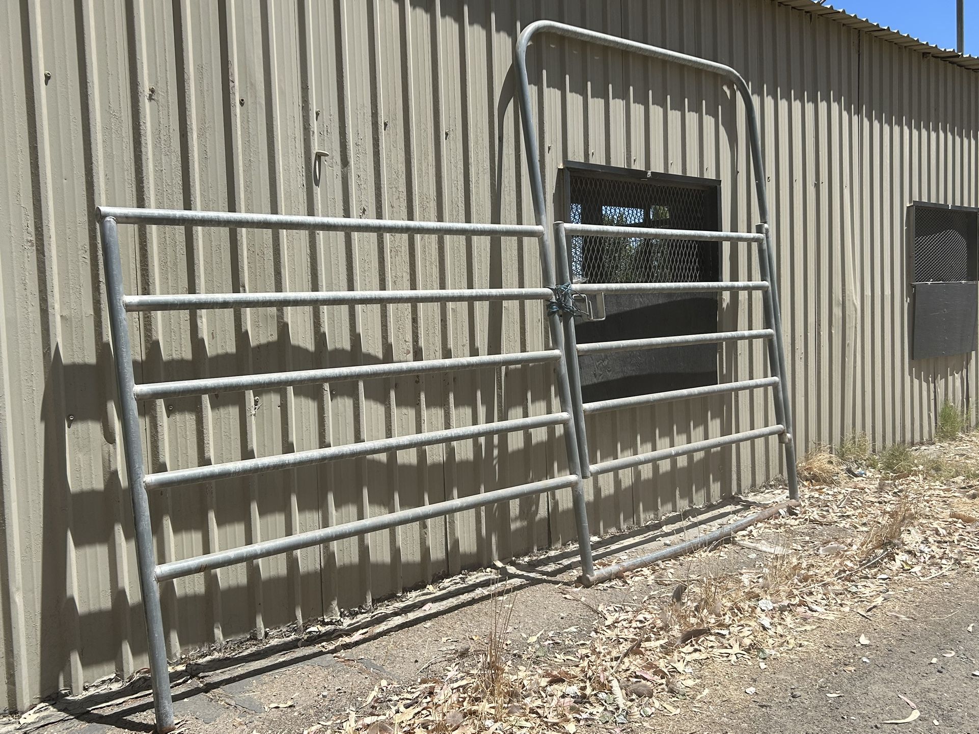 Aluminum Panel With Gates