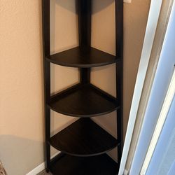 Corner shelf