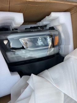 2019-2024 ram 1500 driver side headlight LED