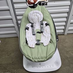 4 Moms MamaRoo swing-BRAND NEW