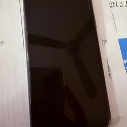 iPhone 11 cracks on back, and front, screen still perfect to use until you fix it - unlocked 