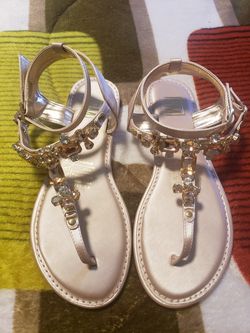Hermosas sandalias talla 5