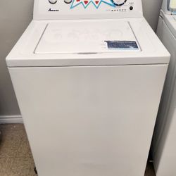 AMANA, Semi-new white washing machine with agitator, excellent condition  