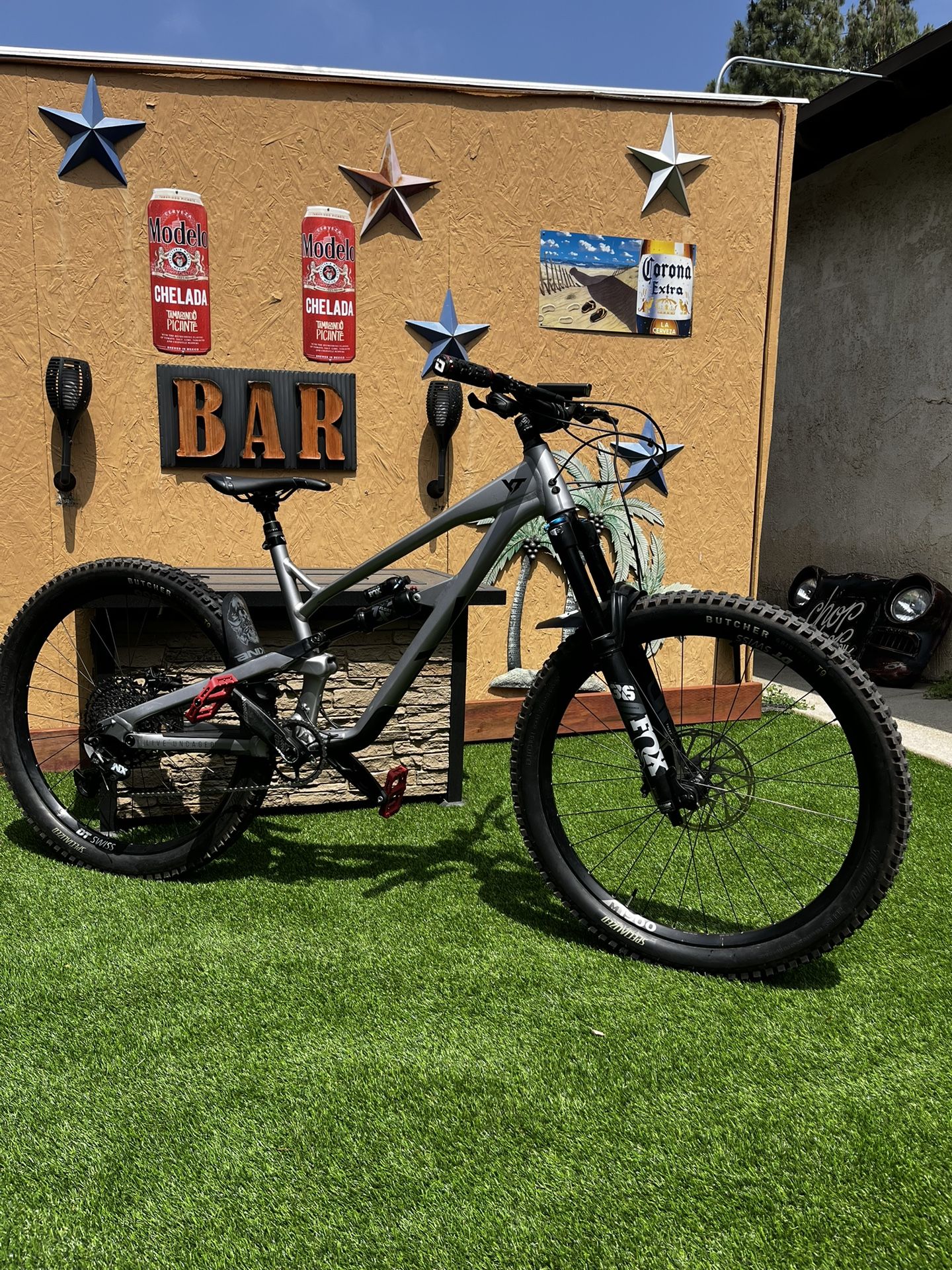 2022 YT Jeffsey ALL Mountain Bike. Large
