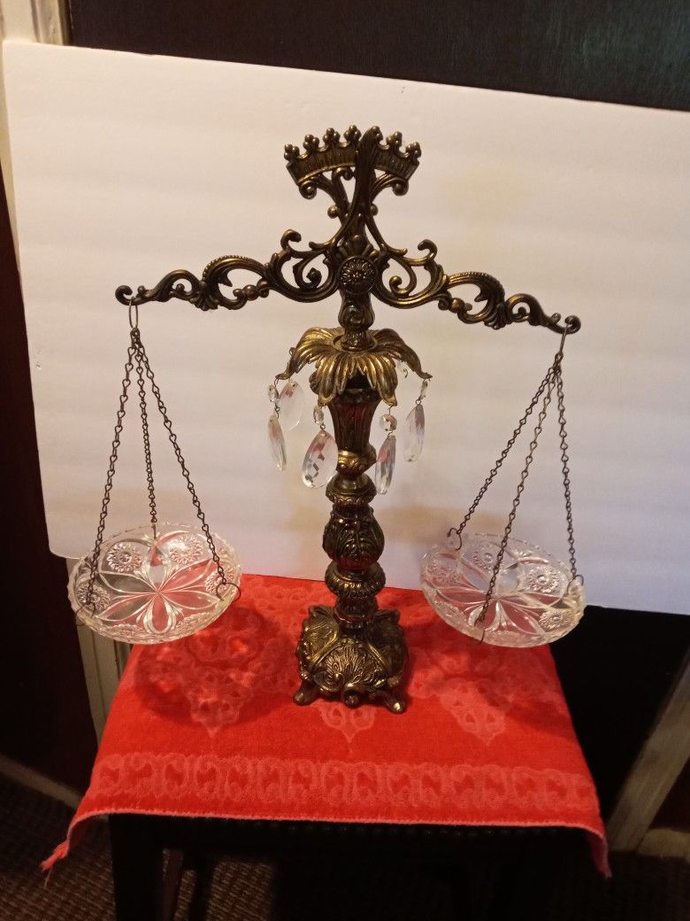 VINTAGE BRONZE  METAL £ CRYSTAL BALANCING  SCALE OF JUSTICE