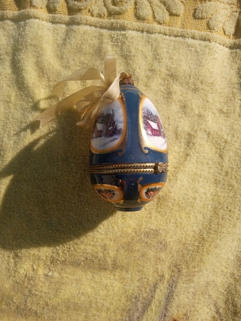 Vintage Xmas Musical Egg Ornament